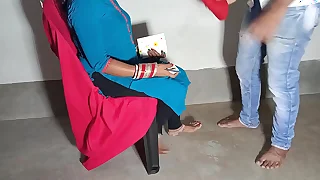टेलर की बेटी ने पेंट का नाप लेने के बहाने लण्ड पकड़ा और चूत चुदाई XXN Shape Making love